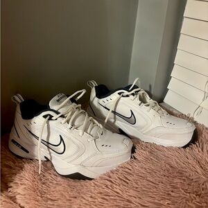 👟MENS NIKE MONARCH SNEAKERS 👟